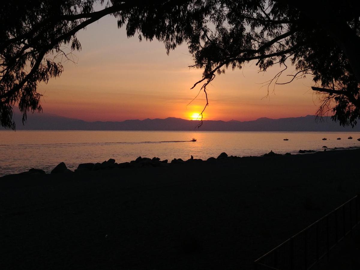 B&B Nereidi Melito Di Porto Salvo Bagian luar foto